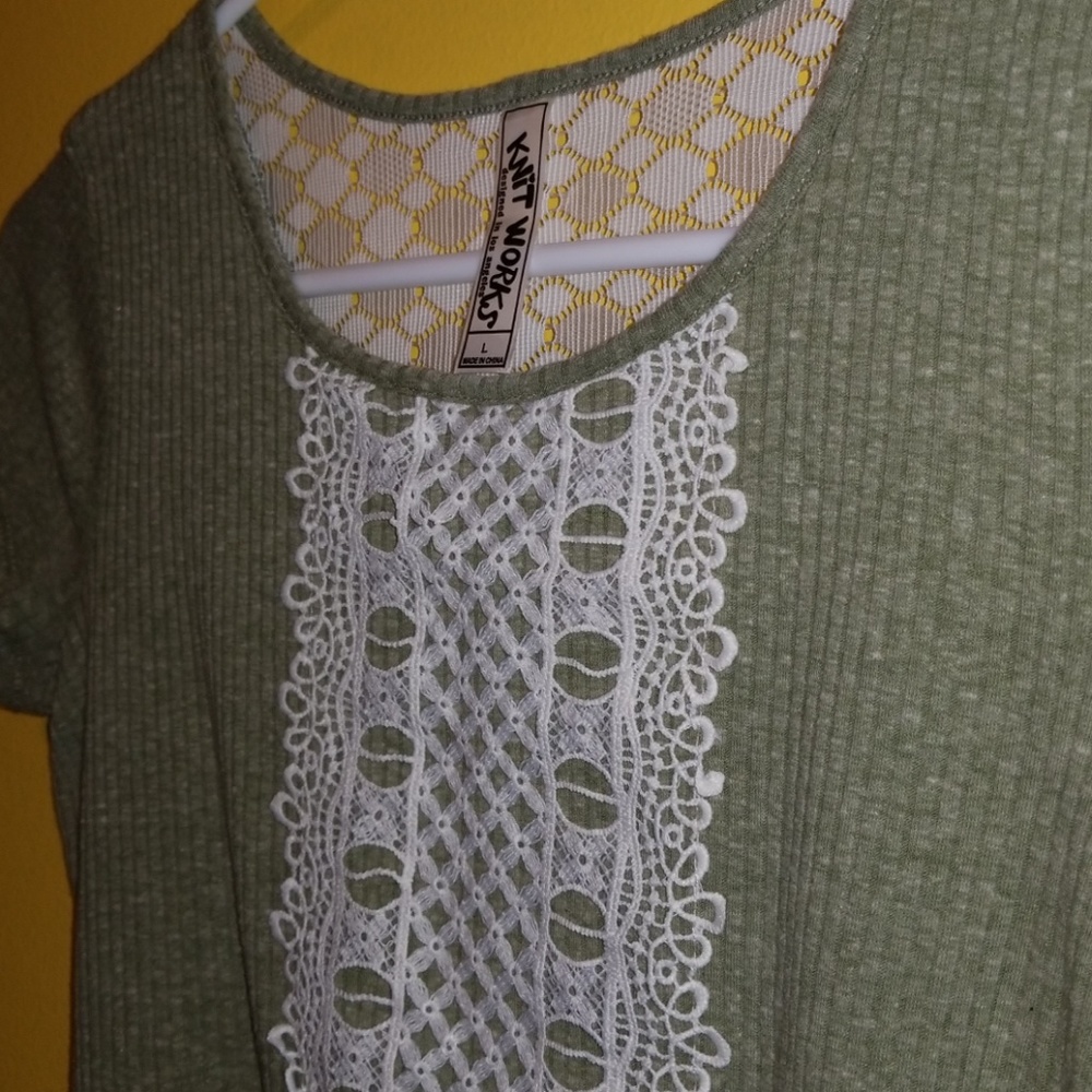 Green Shirt - Picture 2 of 3